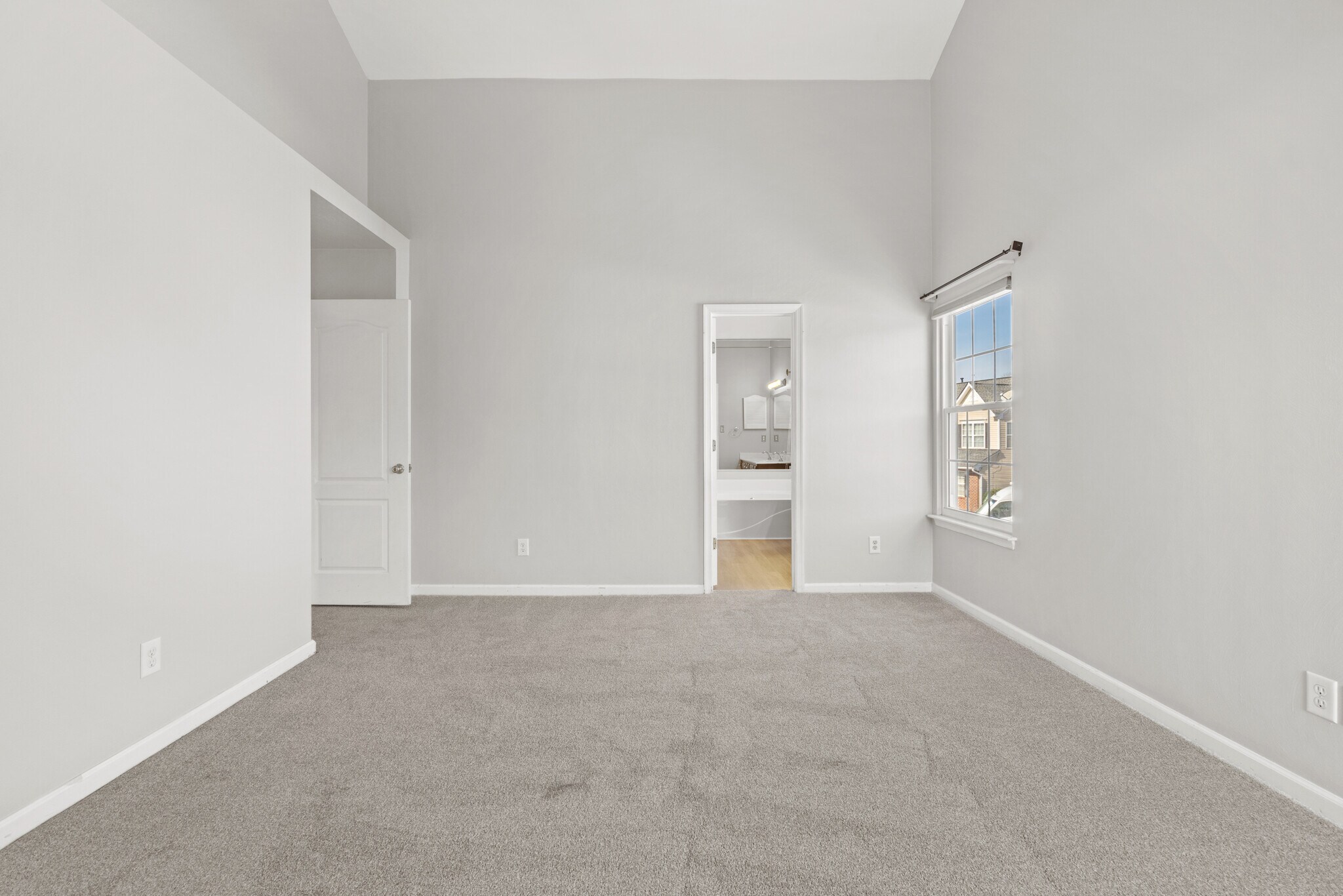 Building Photo - 305 Hidden Falls Ct