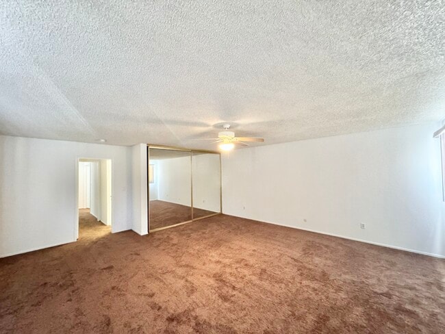 Building Photo - 10464 Larwin Ave