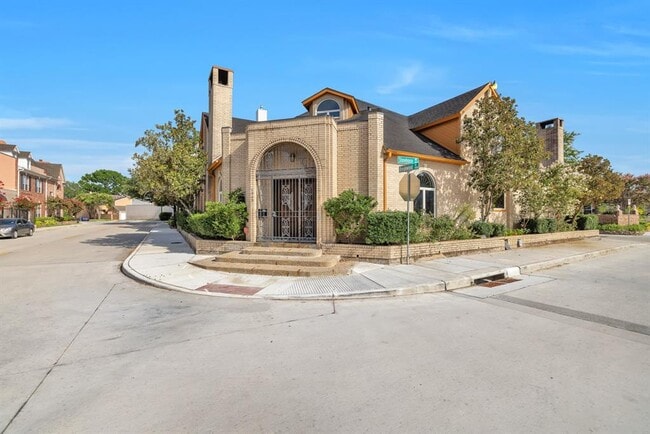 Building Photo - 4063 Breakwood Dr