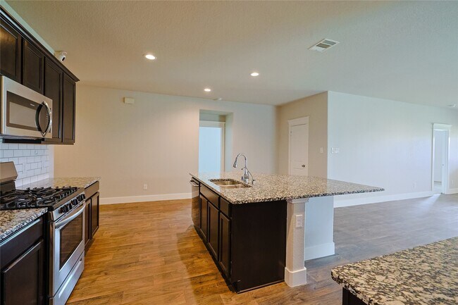 Building Photo - 707 Acacia Park Ln