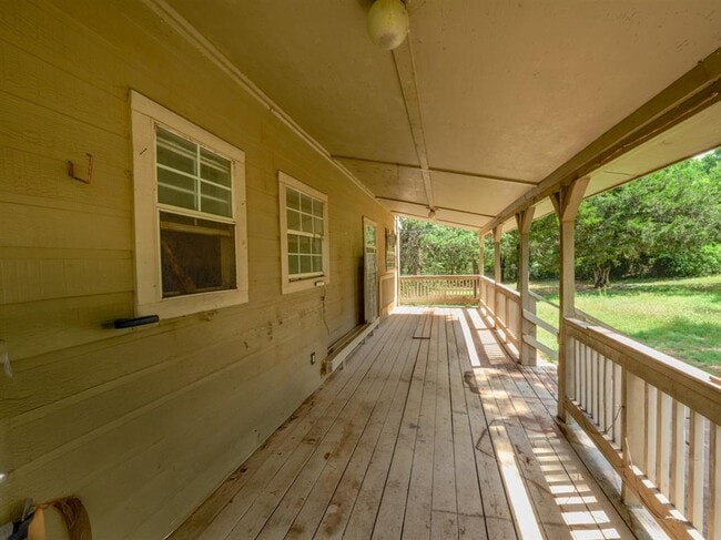Building Photo - 625 Waugh Way