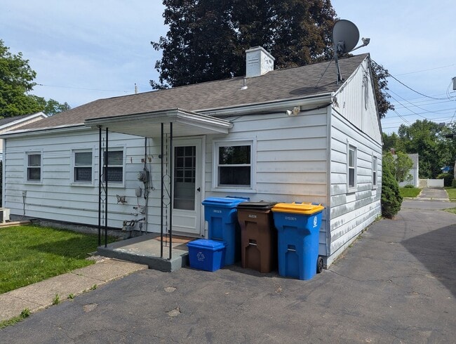 Building Photo - 3 Bedroom, 1 bath Single Family home for rent close to Uptown Kingston NY