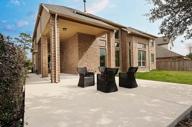 Building Photo - 27 Tioga Pl