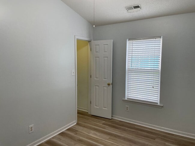 Building Photo - 2 Bedroom 2 Bath  with Flex Room, located in Saltaire Village