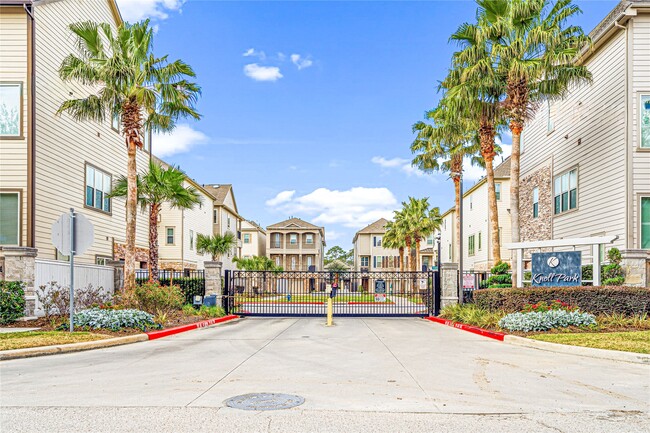 Building Photo - 1757 Sierra Crest Dr