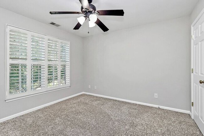 Building Photo - Wonderfully Updated 4BD/2.5BA Cul-de-Sac Home!