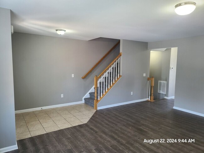 Building Photo - 370 Viewpoint Way