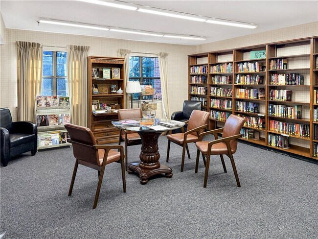 Building Photo - 475 Mount Vernon Hwy NE