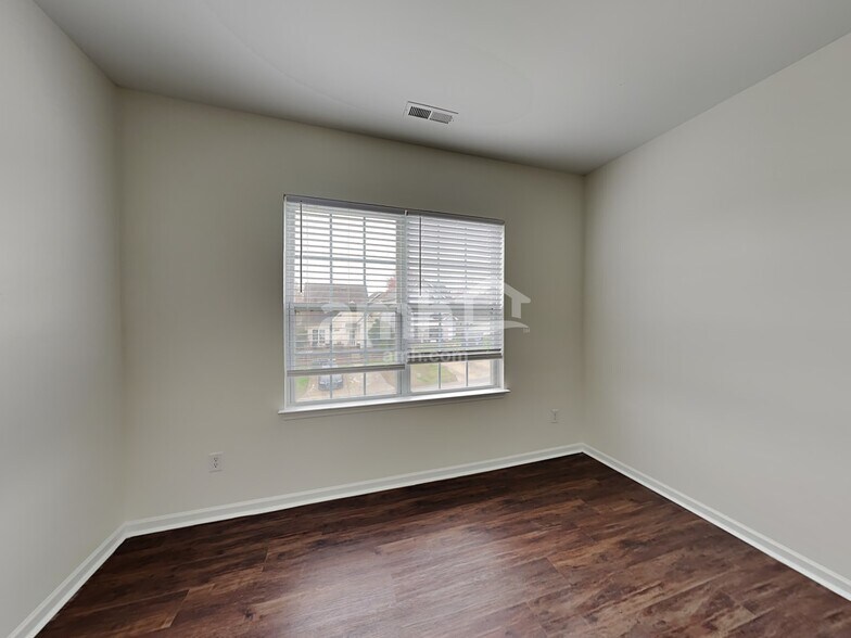 Building Photo - 4134 Vance Rd N