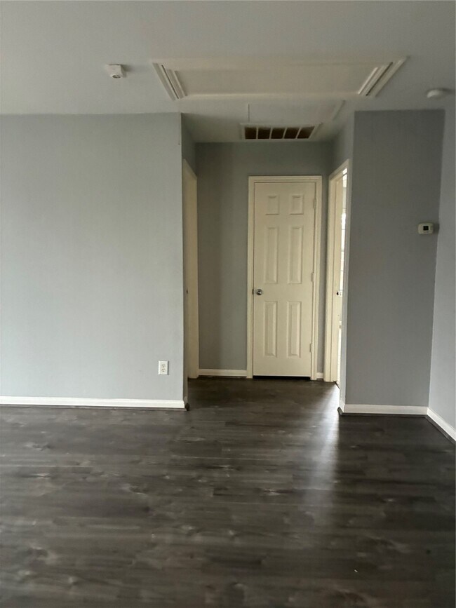 Building Photo - 9126 Kendale Dr