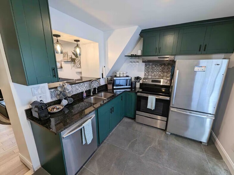 Building Photo - 7690 Barkwood Dr