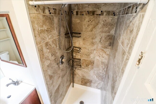 Building Photo - 17 Church St