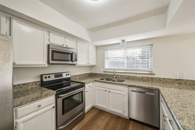 Building Photo - 3018 Sycamore Springs Dr