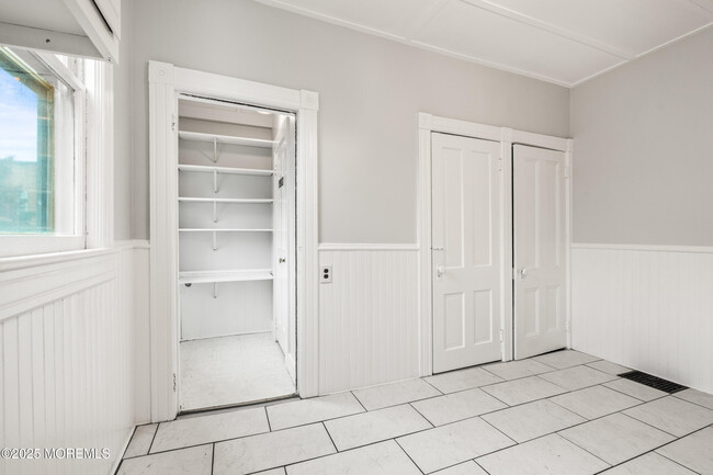 Building Photo - 50 Peters Pl