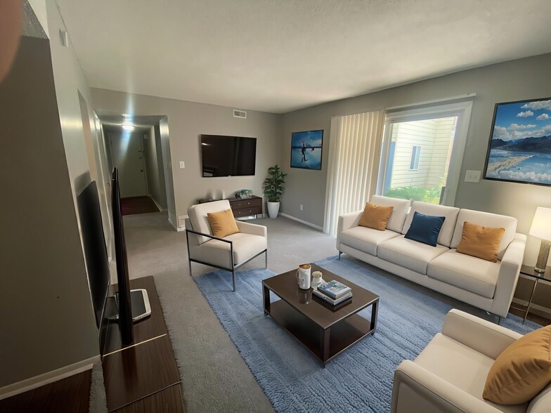 Primary Photo - 73 Manor Dr