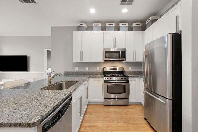 Building Photo - 1300 Grand St