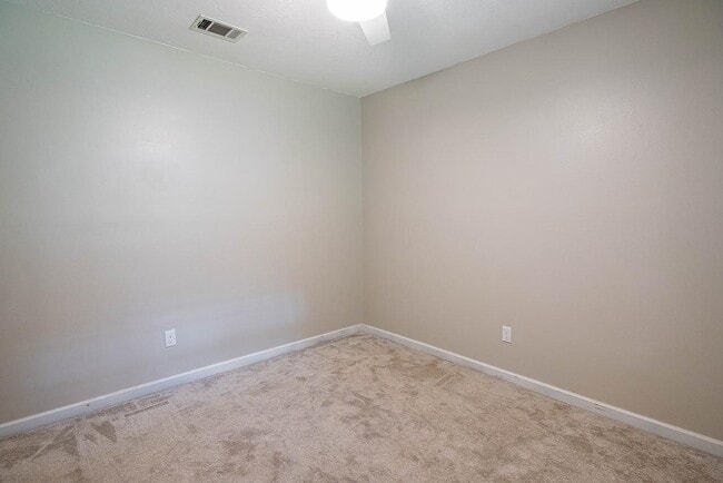 Building Photo - 4679 Inisheer Dr
