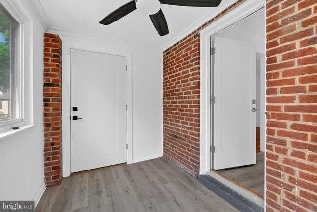 Building Photo - 5831 33rd Ave