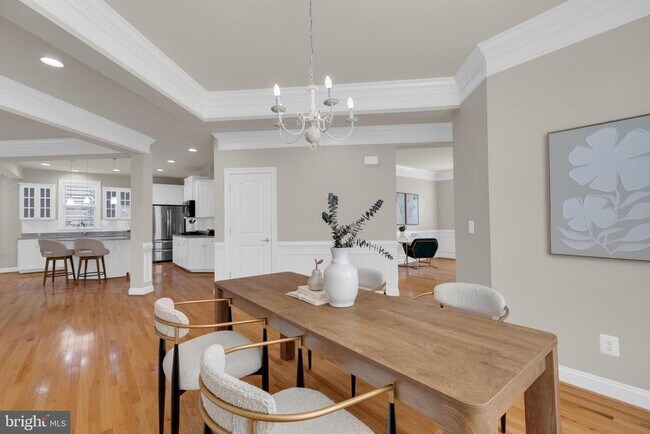 Building Photo - 42706 Chisholm Dr