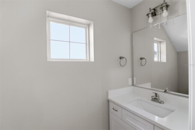 Building Photo - 43 SE 15th Terrace