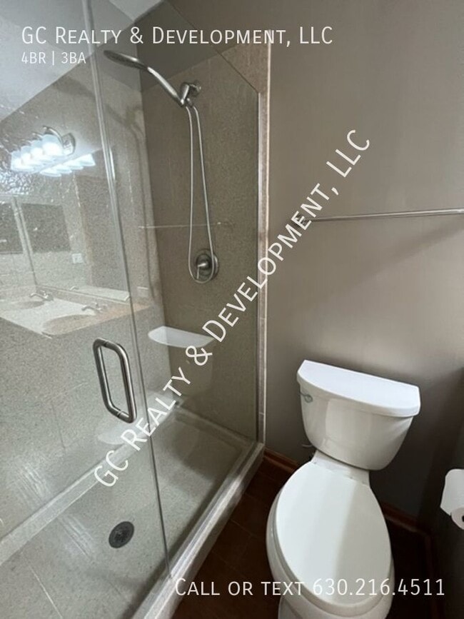 Building Photo - ***MUST SEE! 4 BDRM / 2.5 BTH / LARGE CORN...