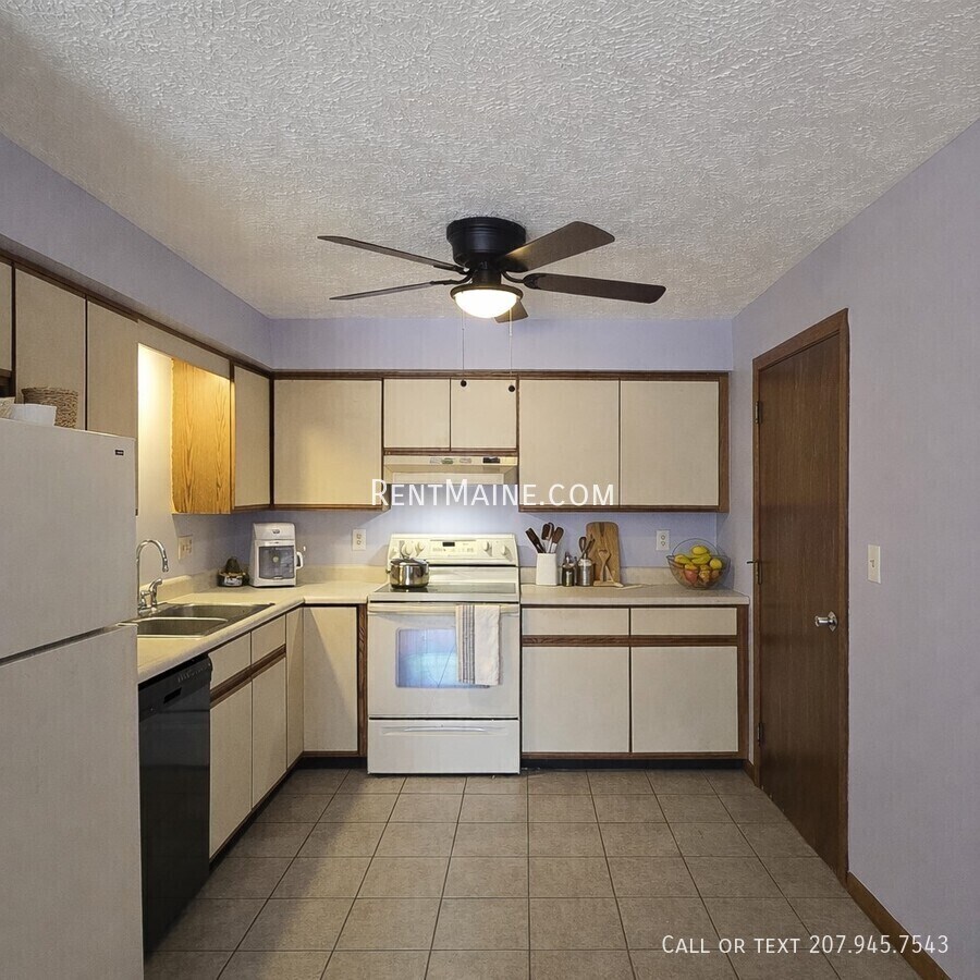 Building Photo - 10 Hartley St