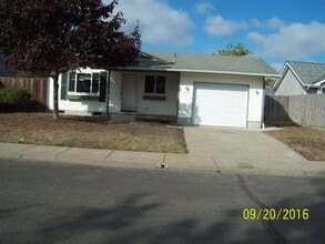 Building Photo - 3bed 1bath House