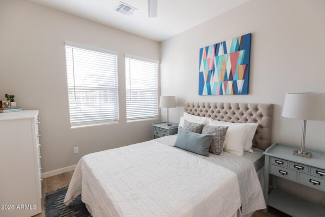 Building Photo - 3726 E Flower St