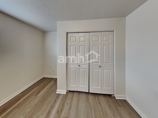 Building Photo - 10766 N Cypress