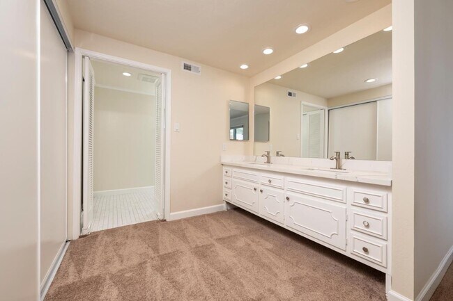 Building Photo - 1394 Manzanita Dr