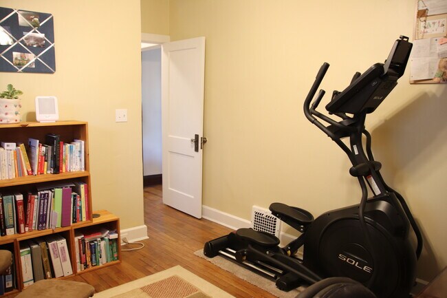 Building Photo - 2034 Warren Rd