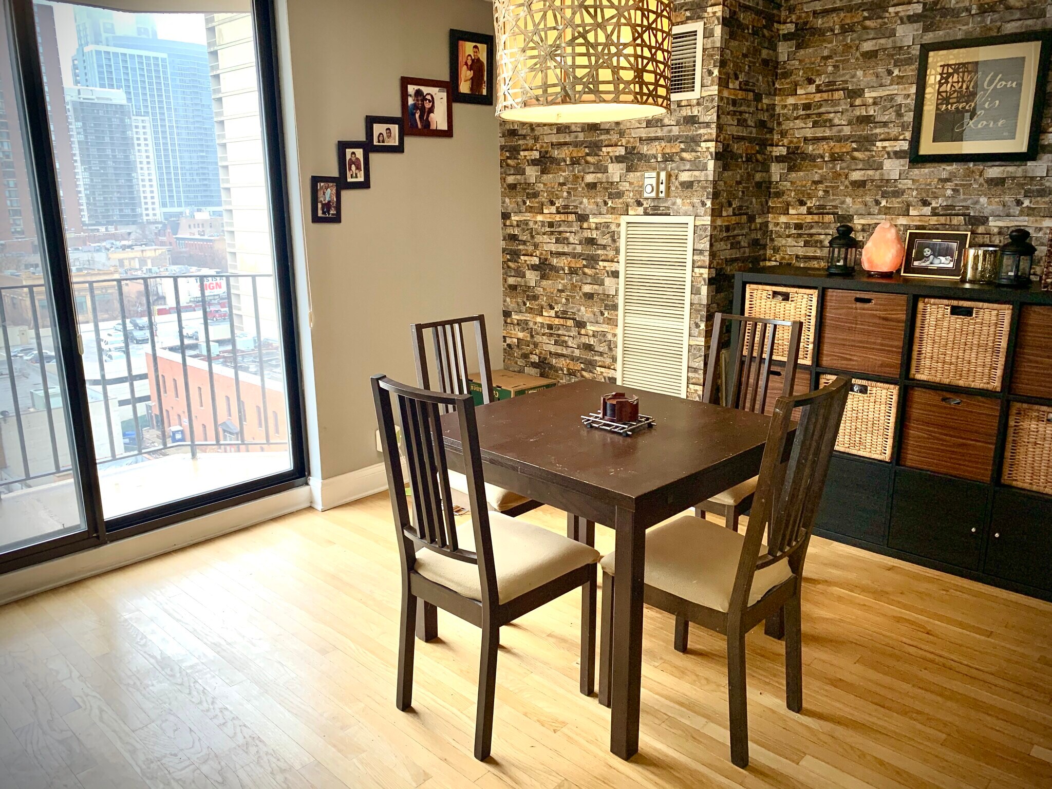 Dining Area - 70 W Huron St