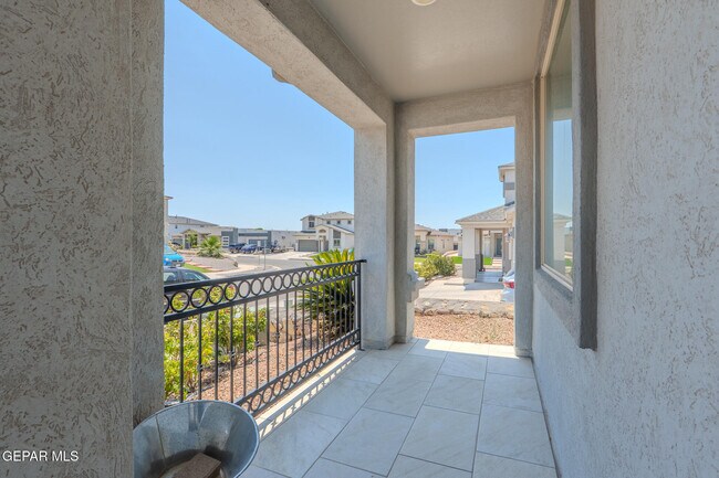 Building Photo - 305 Del Palmar