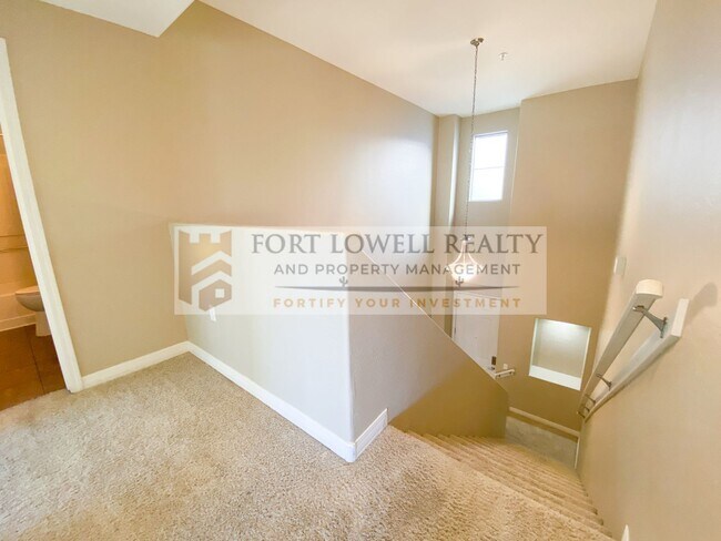 Building Photo - Two bedrooms, 2 Bathrooms 1,288 Sq. Ft. Plus 2 Car Garage in Phoenix AZ 85004