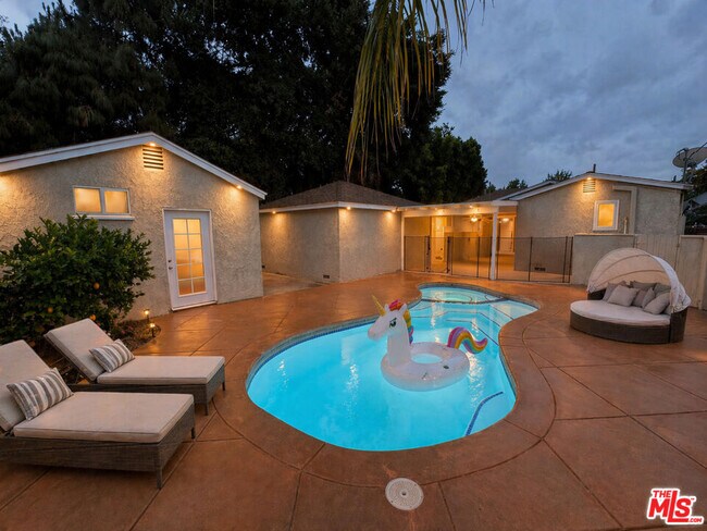 Building Photo - 17345 Hamlin St