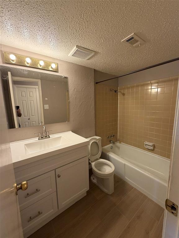 Building Photo - 2600 Penny Ln