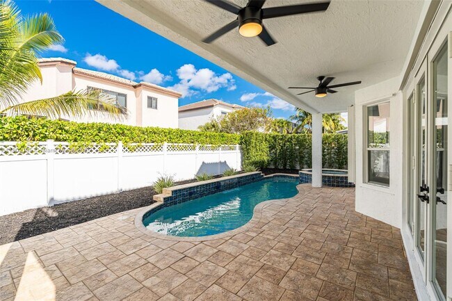 Building Photo - 15699 SW 54th Ct