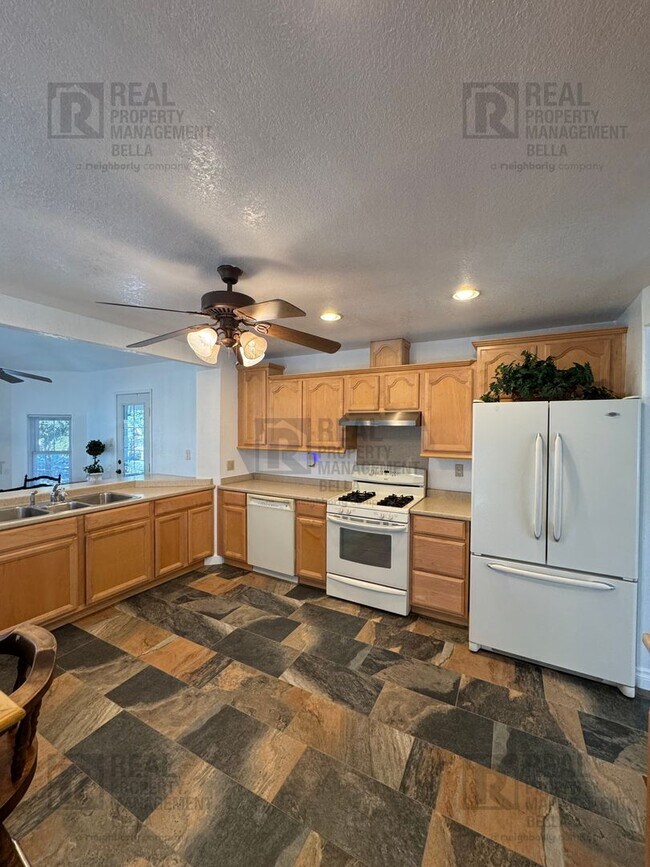 Building Photo - Peaceful Nuevo Living with Gated Driveway, Spacious Layout and Outdoor Living