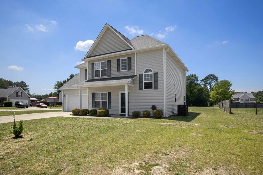 Building Photo - 121 Feathers Ln