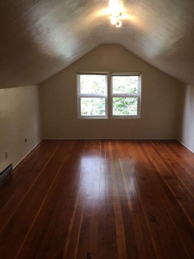 Building Photo - ** PRE LEASE FOR FALL** - Two Level Campus HOME