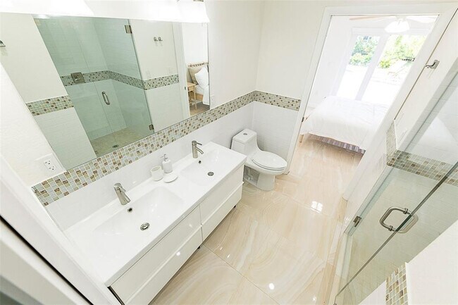 Building Photo - 1162 Hayes St