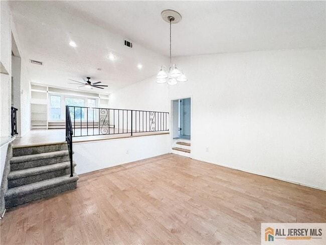 Building Photo - 742 Grove Ave