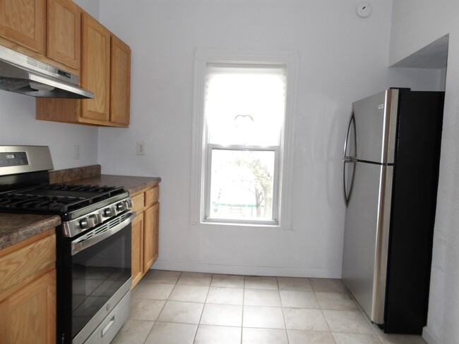 Building Photo - 26 47th St