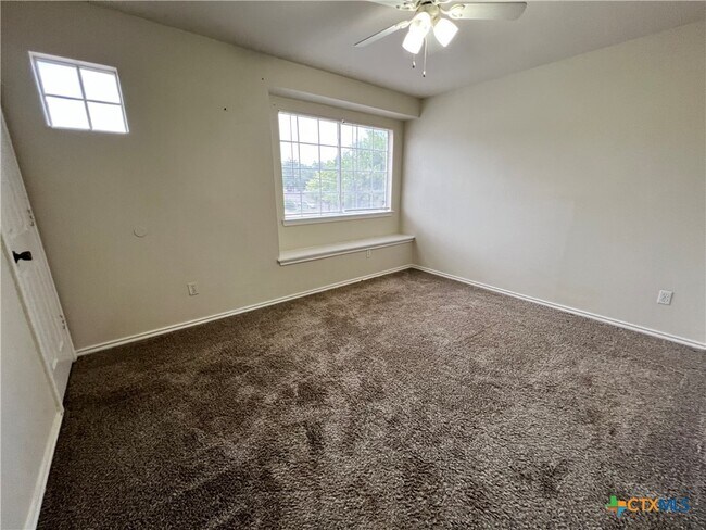 Building Photo - 809 Sagewood Trail