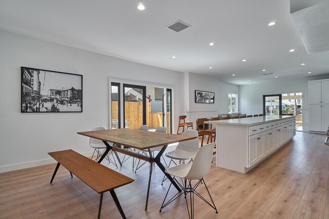 Building Photo - 152 S Serrano-2A