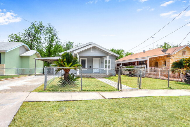 Building Photo - "Charming 3-Bedroom Sanctuary on Buckingha...