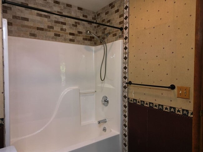 Building Photo - Spacious 5BR Retreat Minutes from Downtown Boyne City