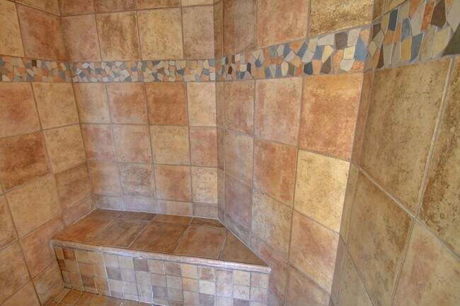 Building Photo - Beautiful NE Heights 3-4 Bedoom with Amazi...