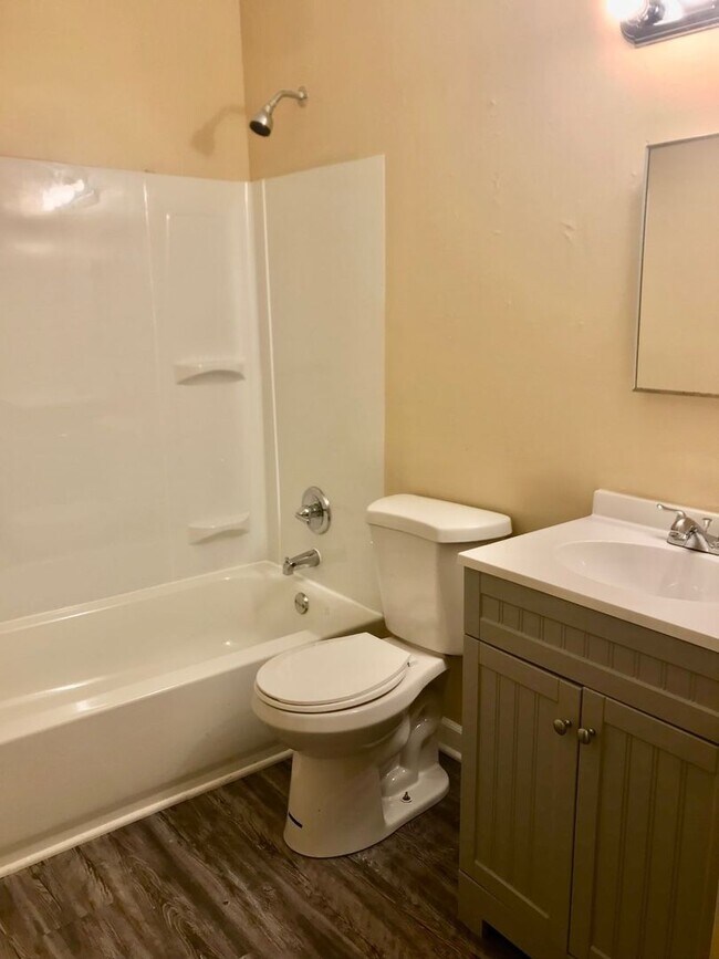 Building Photo - Come see this Newly renovated 2 Bedroom 1 Bath home in Gastonia