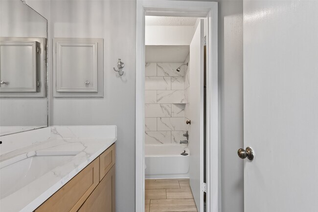 Building Photo - 14035 Utopia Dr